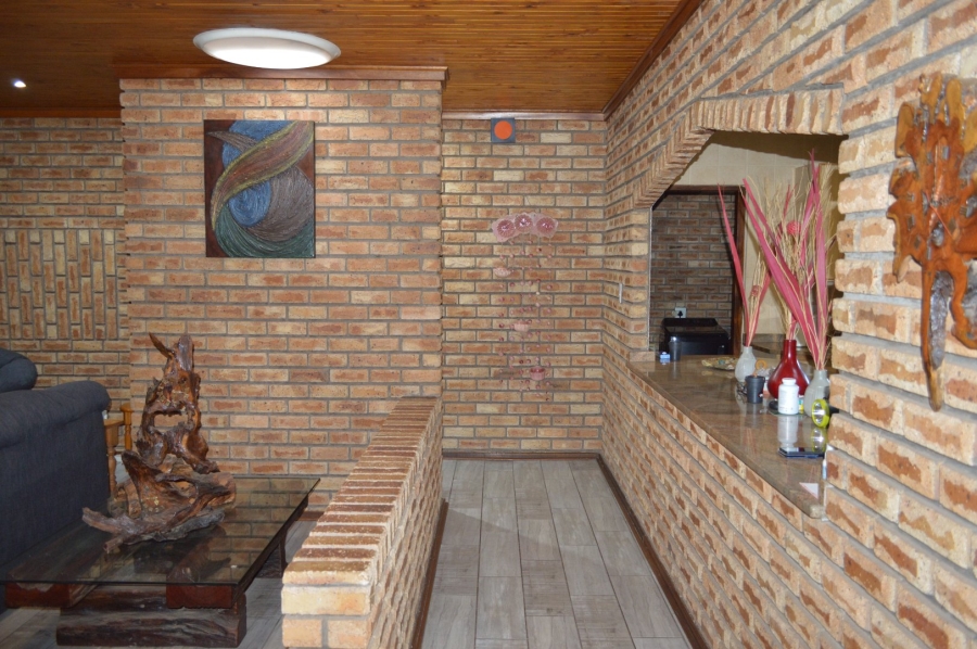 6 Bedroom Property for Sale in Doringkruin North West